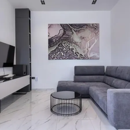Nalani In For 6 People With Private Pool & Sauna Villa