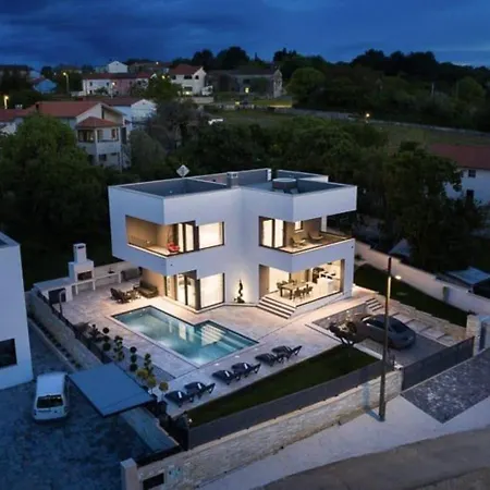 Nalani In For 6 People With Private Pool & Sauna Villa *