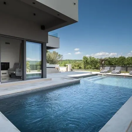 Nalani In For 6 People With Private Pool & Sauna Villa *