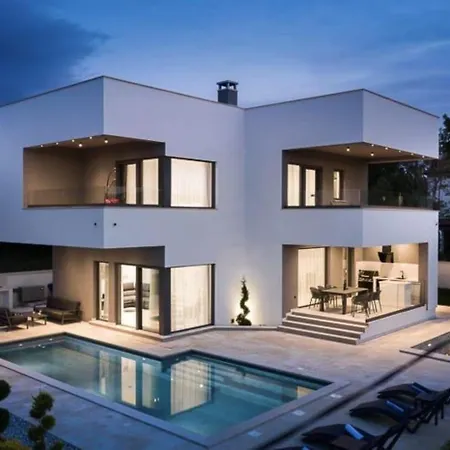 Nalani In For 6 People With Private Pool & Sauna Villa
