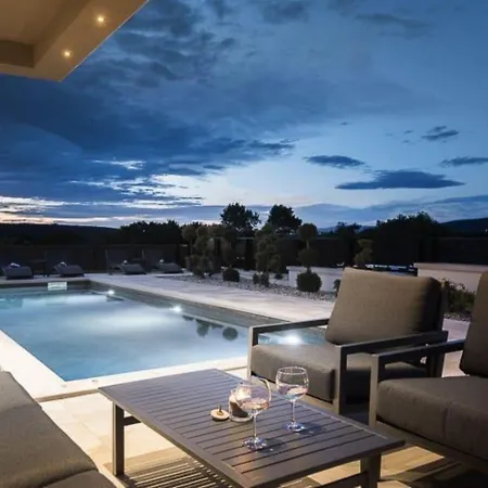 Villa Nalani In For 6 People With Private Pool & Sauna *