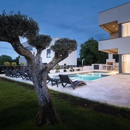 Nalani In For 6 People With Private Pool & Sauna Villa *