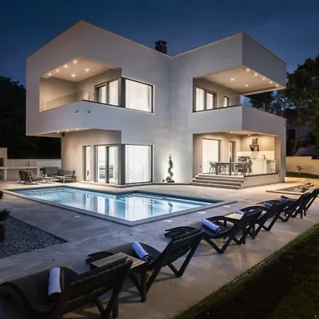 Villa Nalani In For 6 People With Private Pool & Sauna