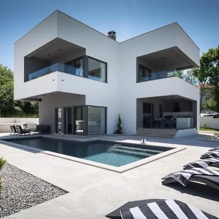 Villa Nalani In For 6 People With Private Pool & Sauna